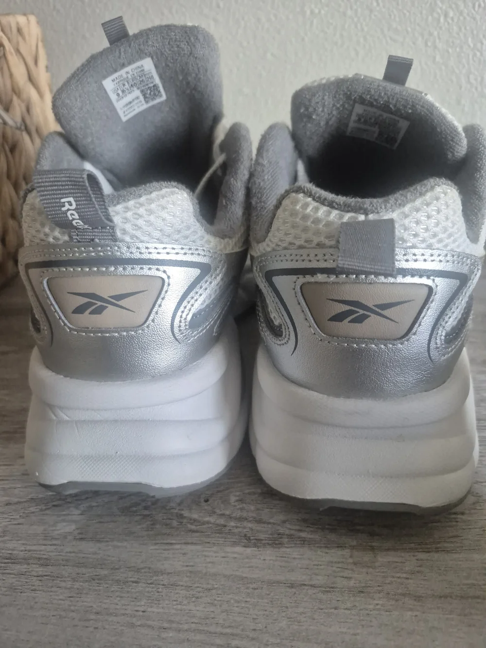 Reebok Womens White and Silver Chunky Athletic Sneakers 9